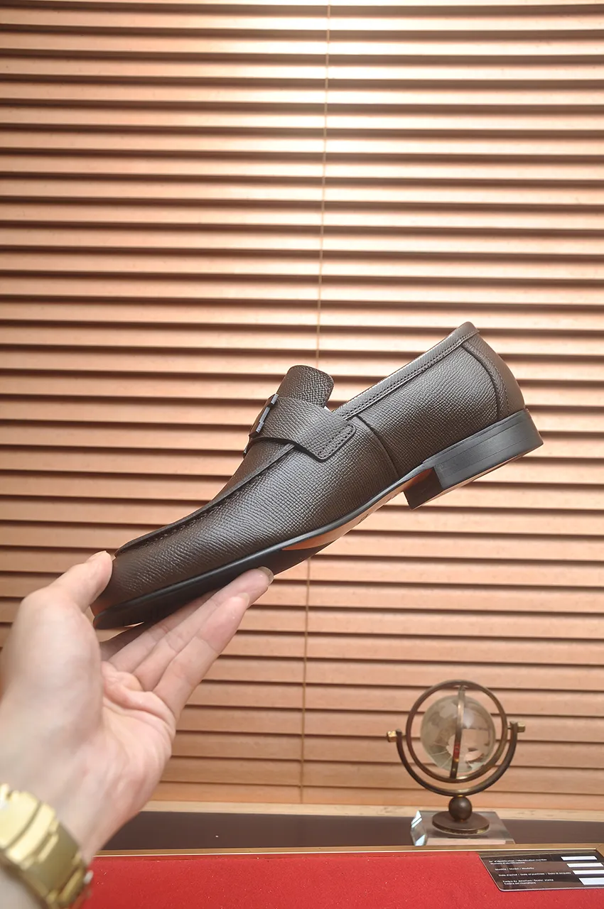 Men's shoes💰540💶[HERMES] (cowhide lining)🍀Italian top luxury🍀He does not pursue novel styles and gorgeous colors, but attracts the favor of successful men with his flawless, elegant and classic style. Formal leather shoes This very comfortable, simple and stable style allows you to easily match any style! The pattern is absolutely 1:1 refined from the original case, and we strive for excellence in materials, imported cowhide + cowhide lining💪💪💪extraordinary texture👍! .Code number: 39-45 (45 customized)